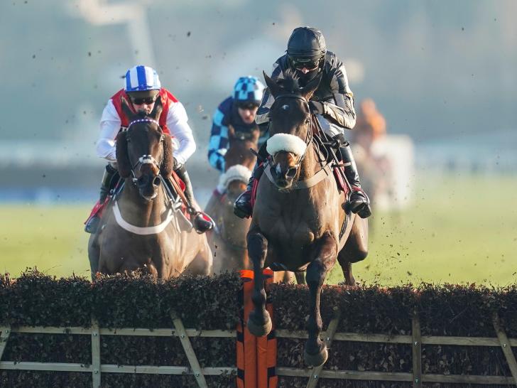 Horse racing at Kempton